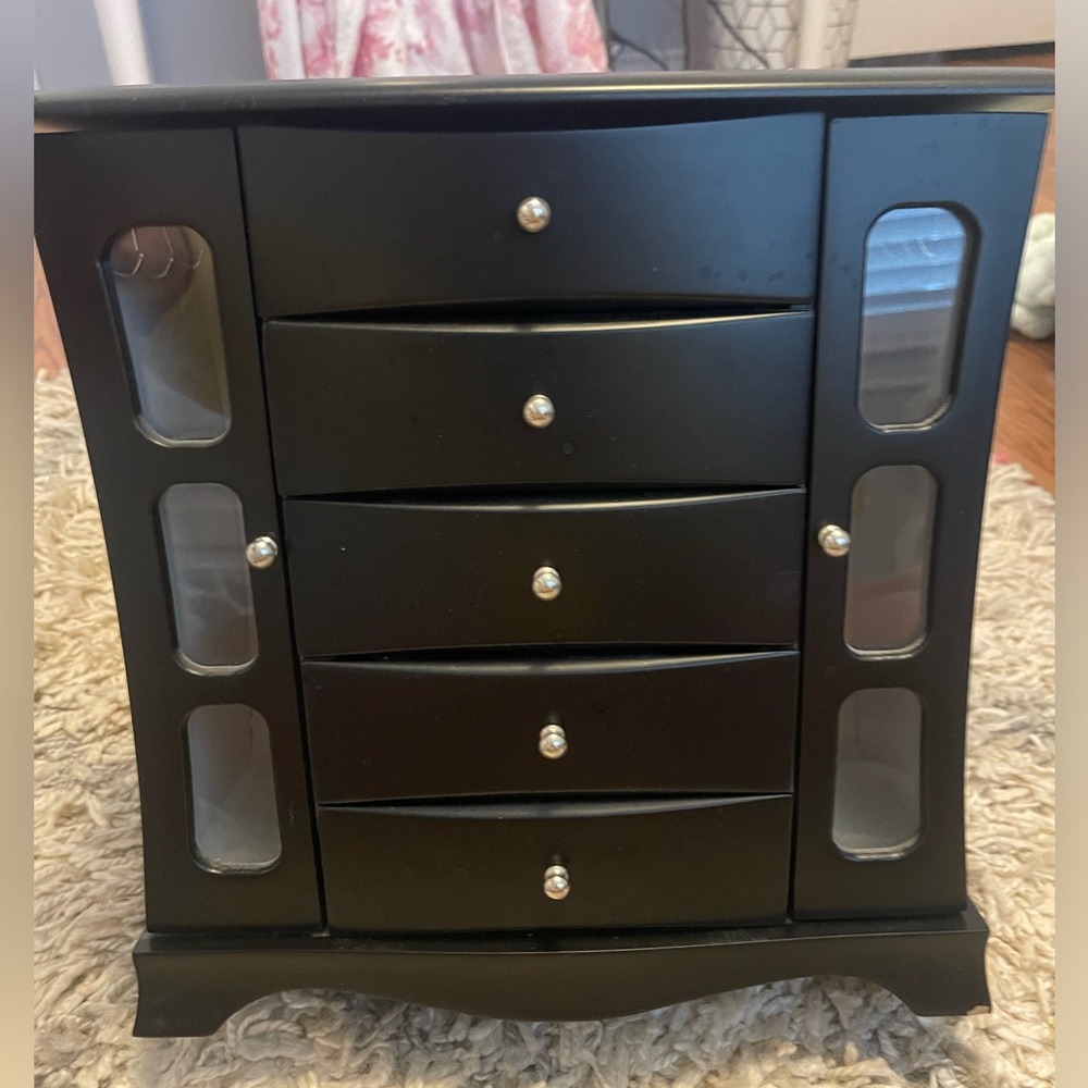 black jewelry box